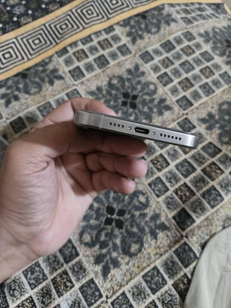 Apple iPhone 15 Pro Max 3
