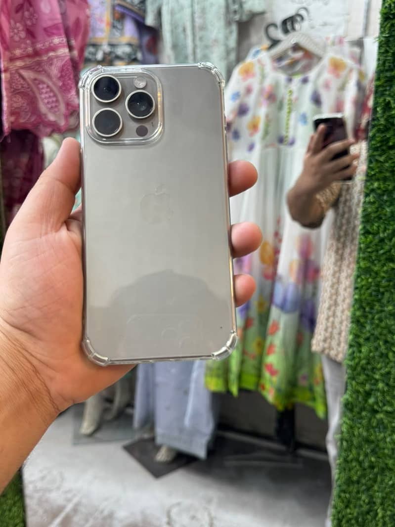 Apple iPhone 15 Pro Max 3