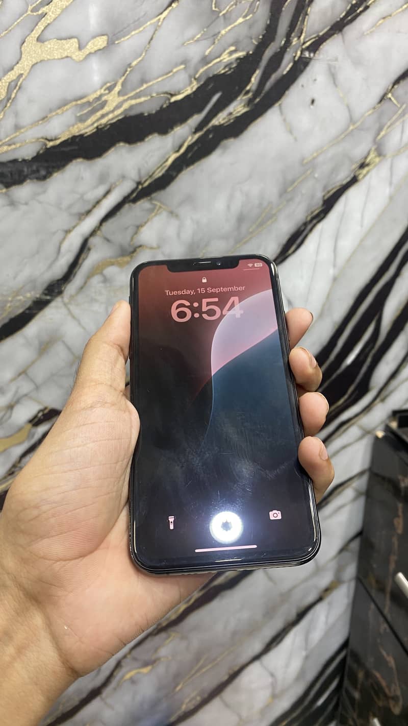Apple iPhone XS 1