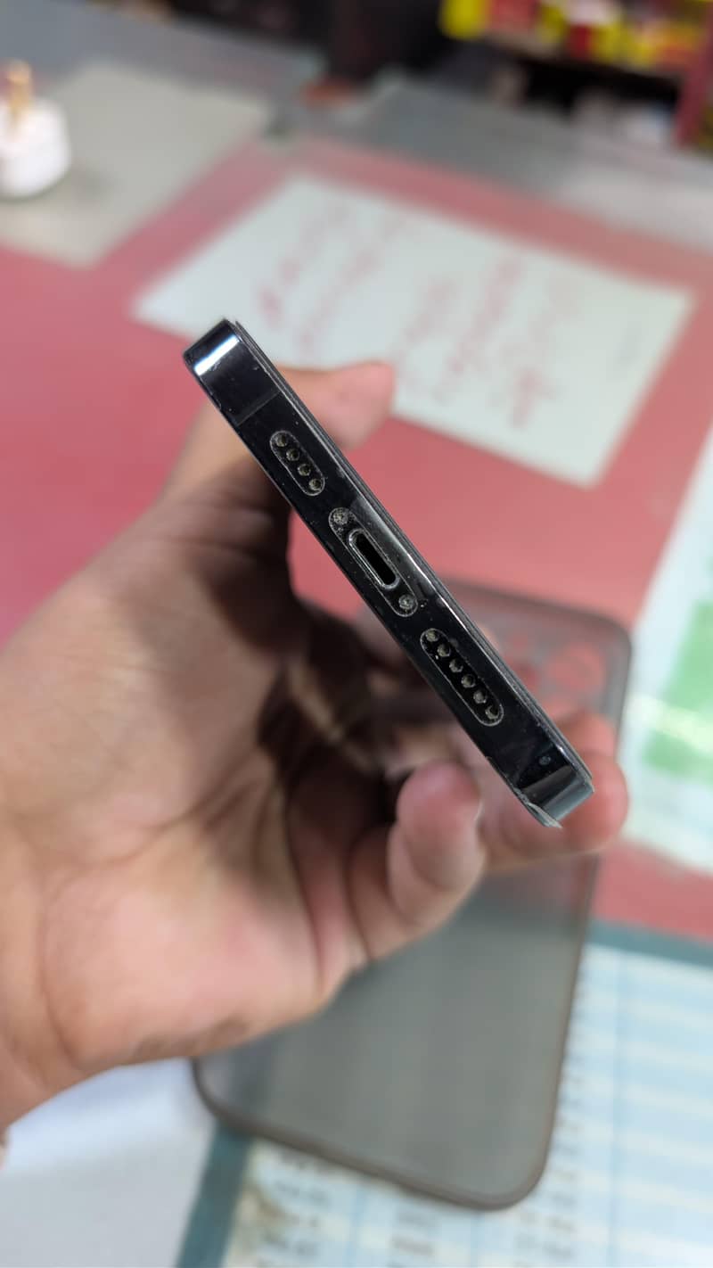 Apple iPhone 14 Pro Max 4