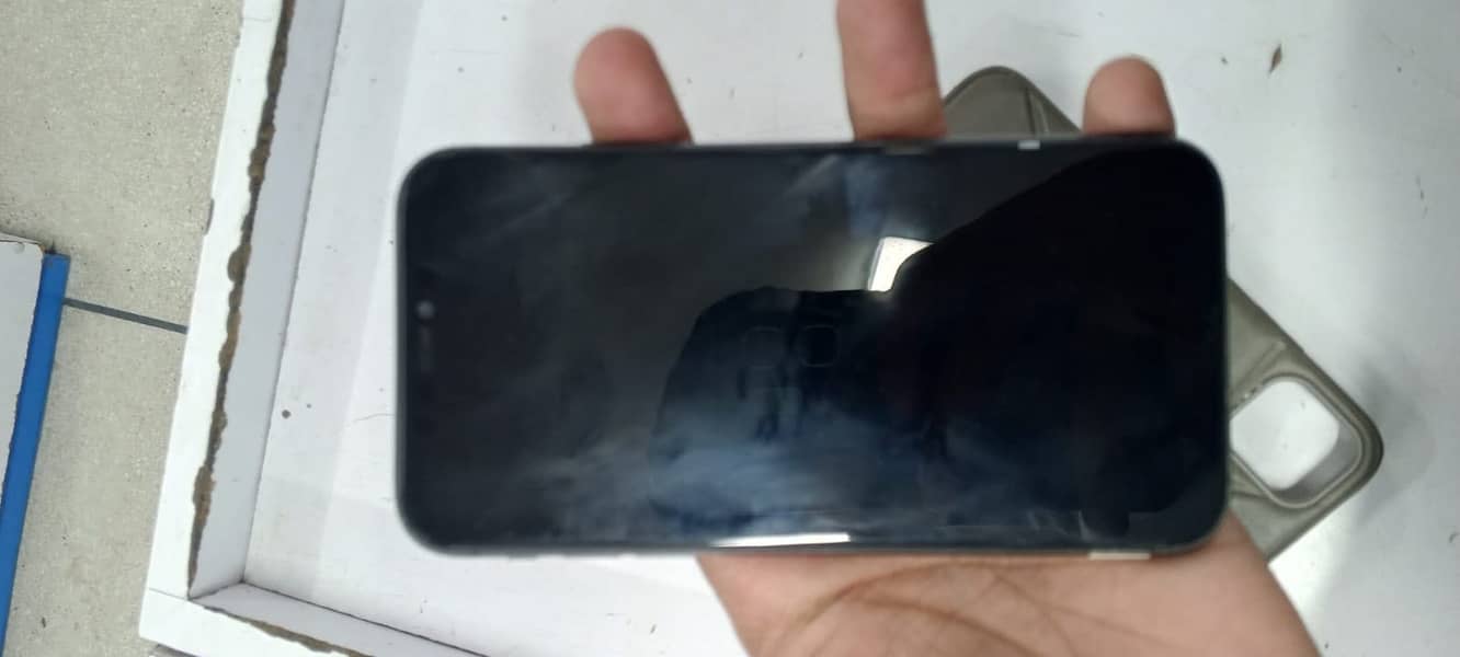 Apple iPhone 11 4
