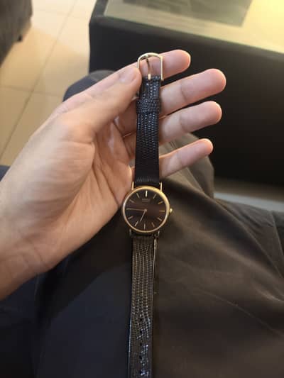 Seiko black and Gold quartz 7N00-8A00
