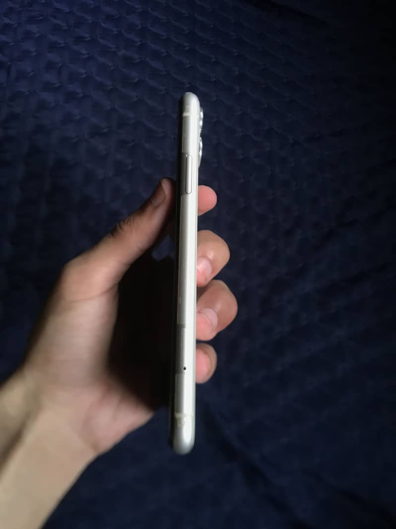 Apple iPhone 11 3