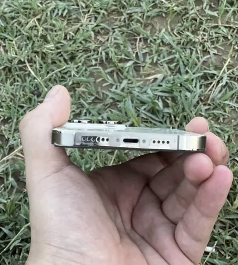 Apple iPhone 14 Pro Max 1