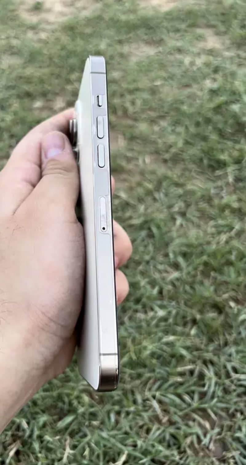 Apple iPhone 14 Pro Max 3