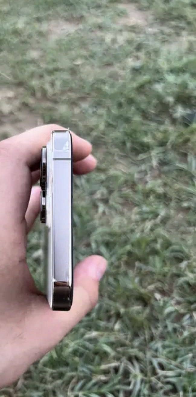 Apple iPhone 14 Pro Max 4