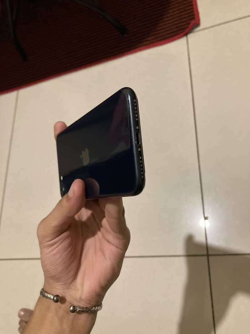 Apple iPhone SE 8