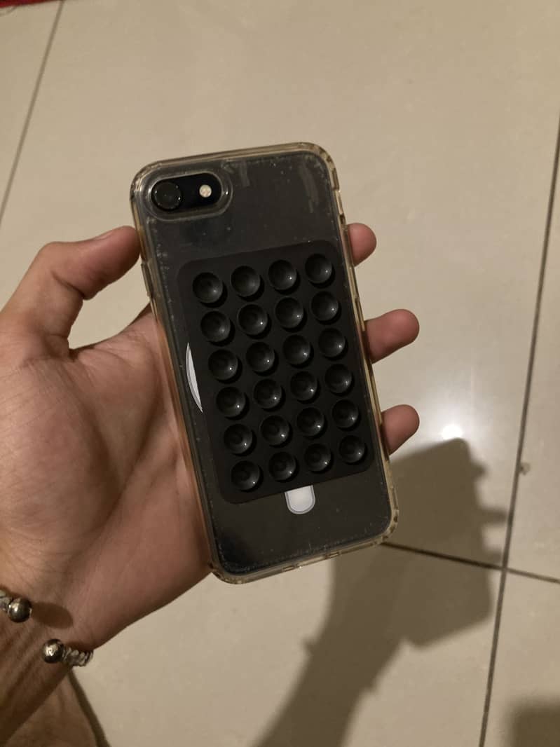 Apple iPhone SE 10