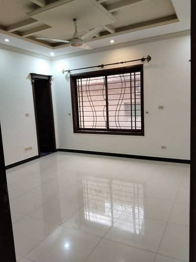 1 Kanal Upper Portion Ideally Situated In I-8/3