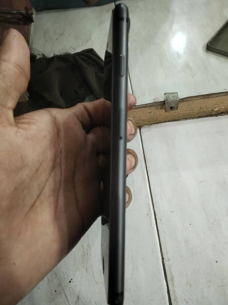 Apple iPhone 8 Plus 1