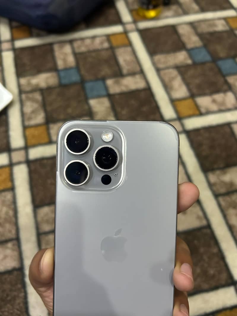 Apple iPhone 15 Pro max 6