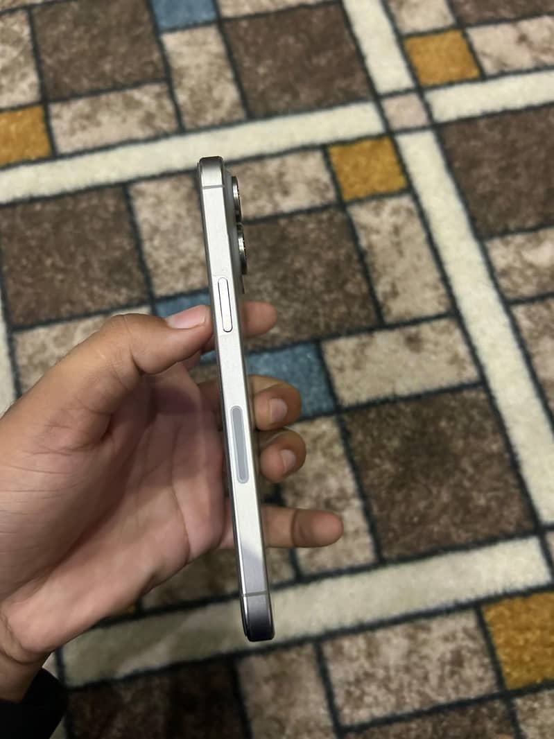 Apple iPhone 15 Pro max 7