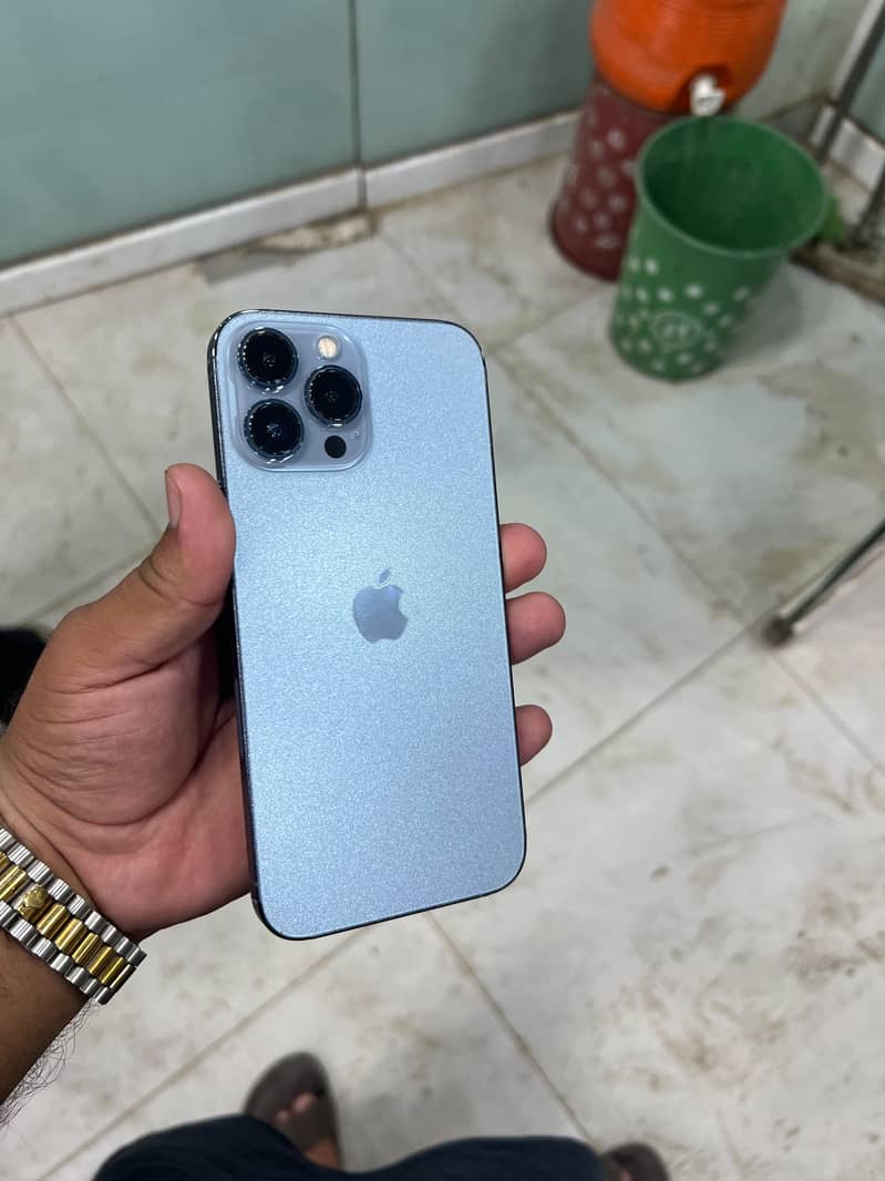 Apple iPhone 13 Pro Max 2