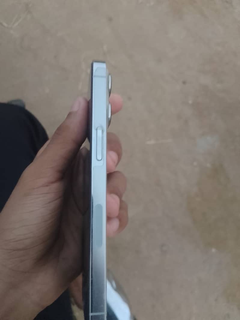 Apple iPhone 13 pro 0