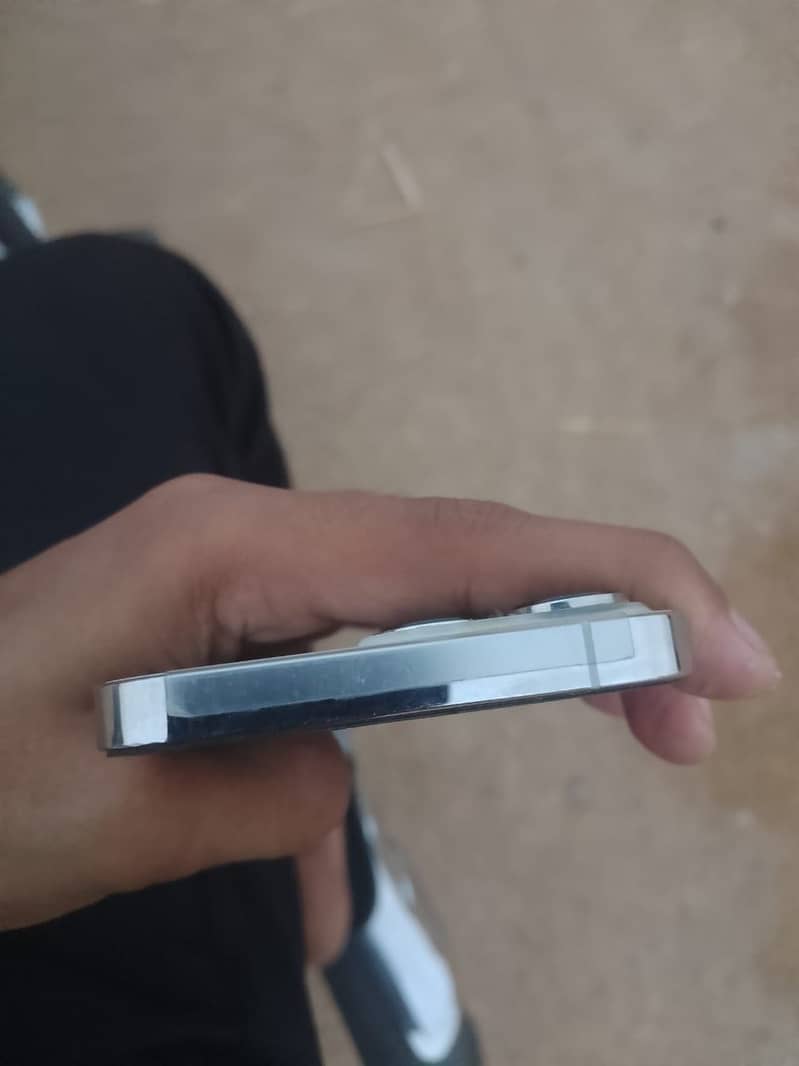 Apple iPhone 13 pro 3