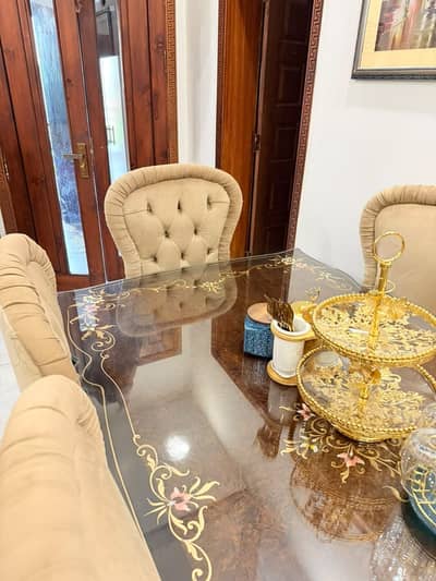 Dining table for sale