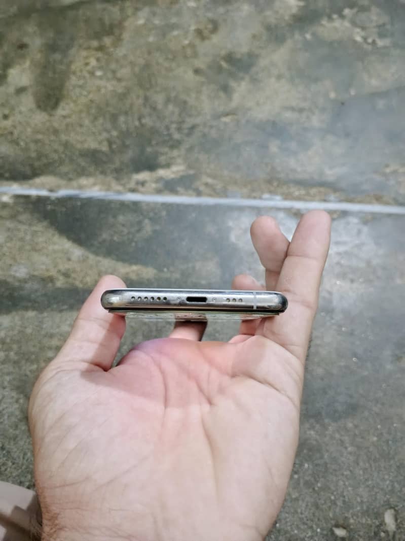 Apple iPhone 11 Pro 1