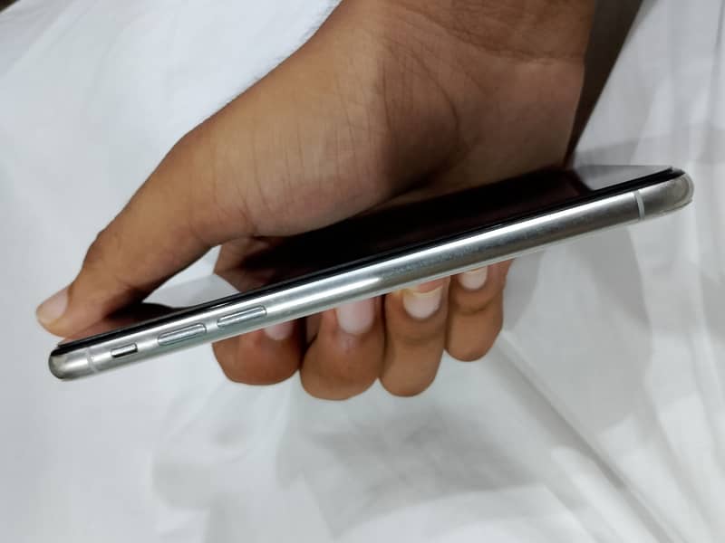 Apple iPhone X 3
