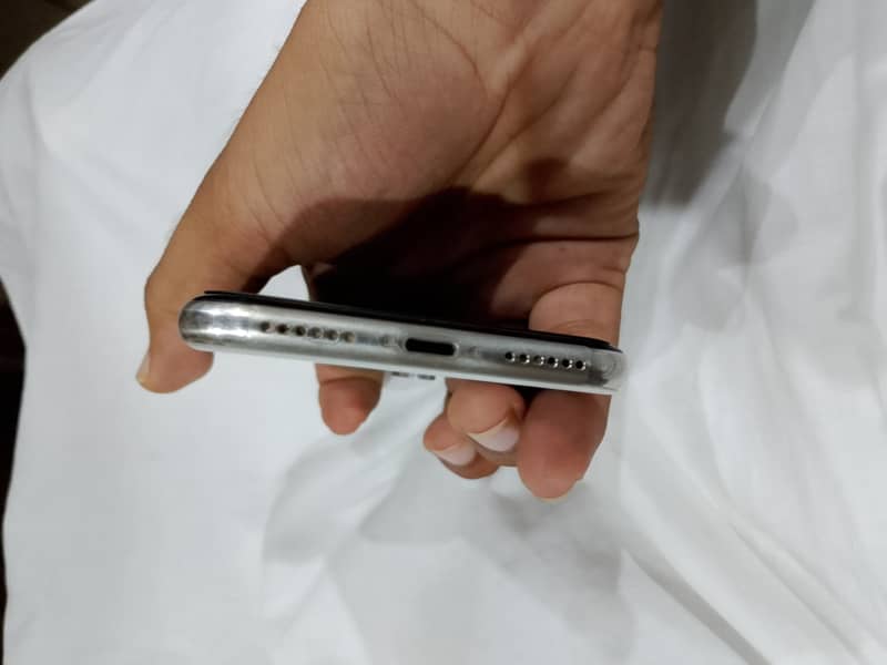 Apple iPhone X 4