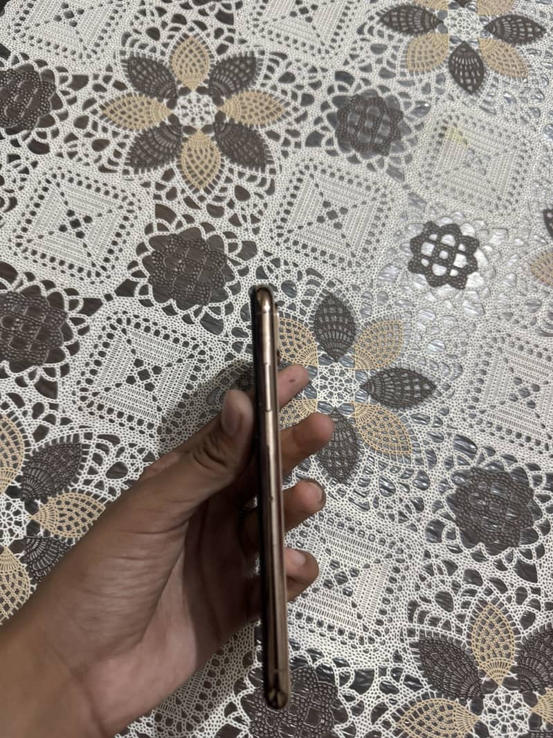 Apple iPhone XS 1