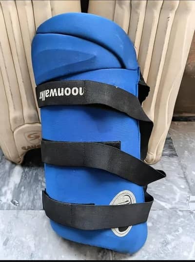 Cricket pad and thigh for sale
