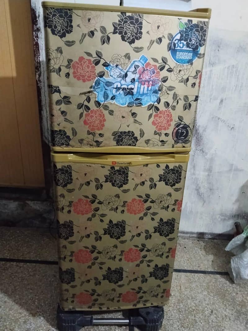 mini Dawlance fridge 0
