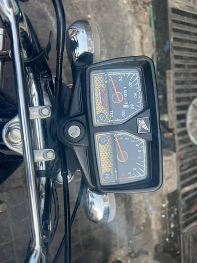 Honda self start 125 new look gold addition