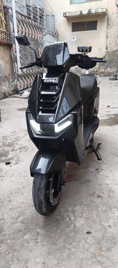EVEE S1 AIR 2200 WATT Grey Scooty