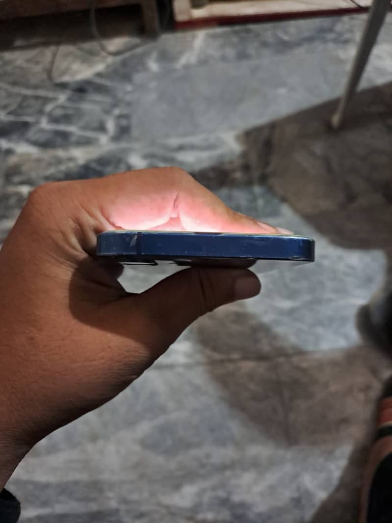 Apple iPhone 12 3