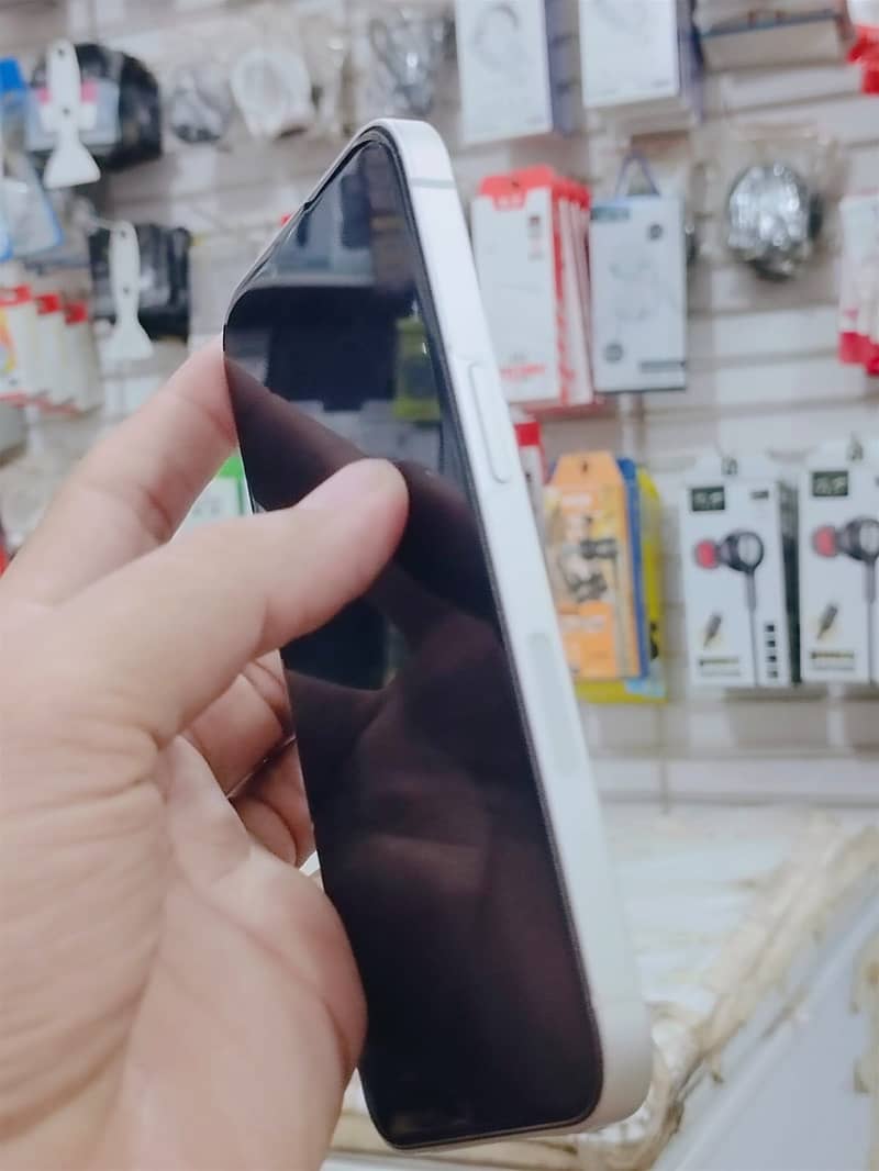 Apple iPhone 13 7