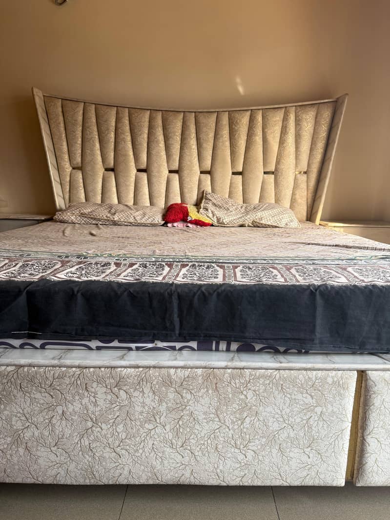 king size bed with dressing 0