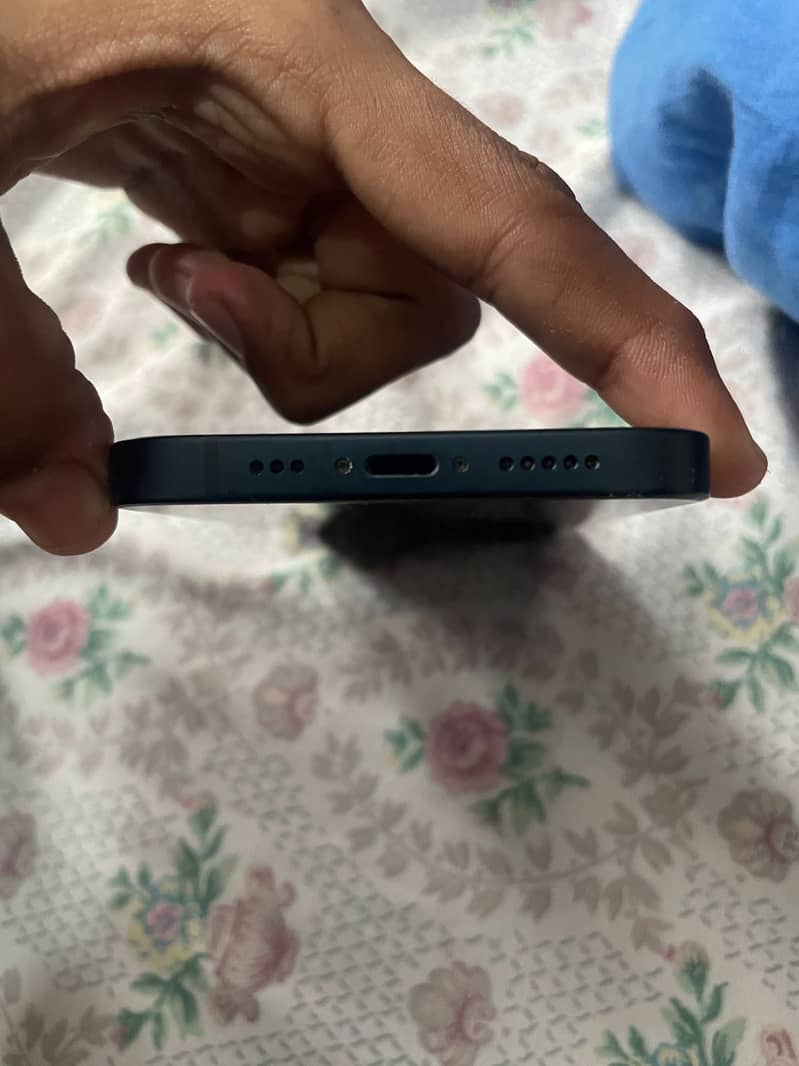 Apple iPhone 13 4