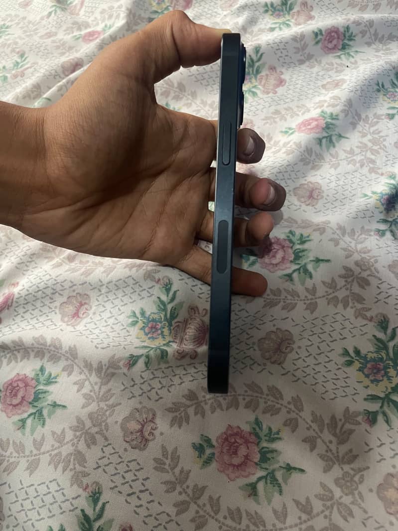 Apple iPhone 13 6
