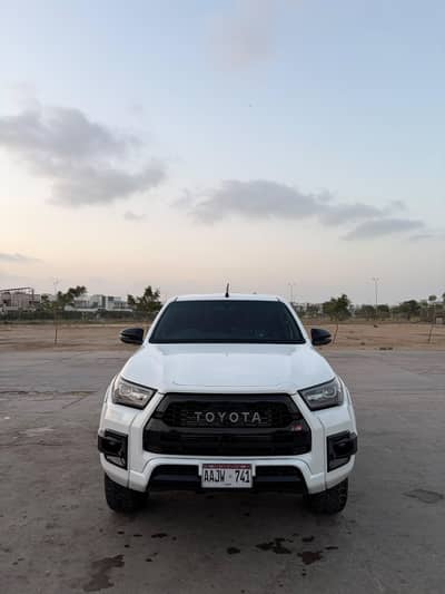 Toyota Hilux Revo GR-S 2025