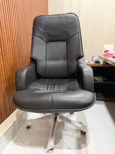 Office chair in mint condition