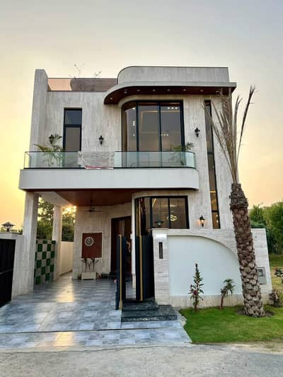 FACING PARK 5 MARLA FULLY MODERN VILLA FOR SALE
