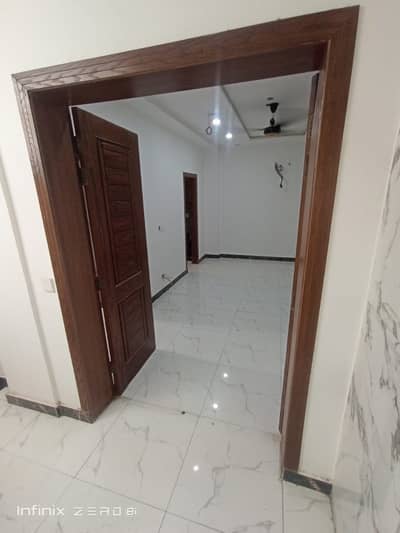 4 Marla Flat Available For Rent Good Location