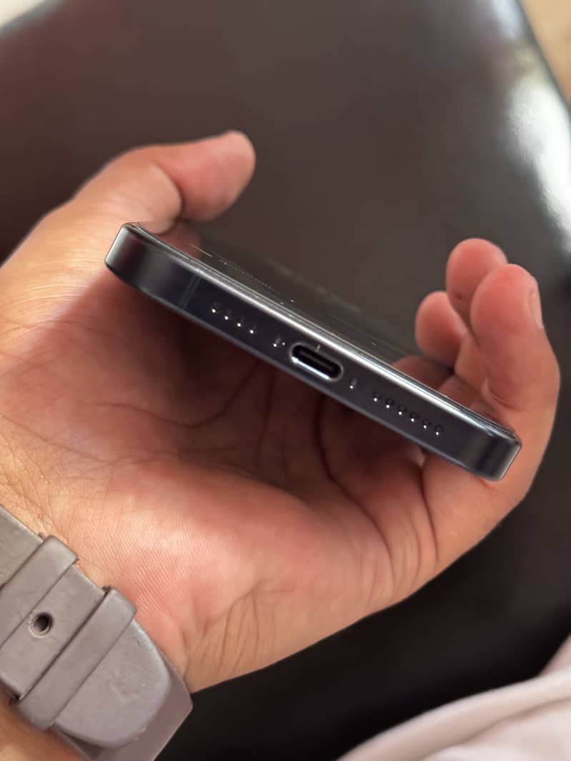 Apple iPhone 15 Pro Max 2