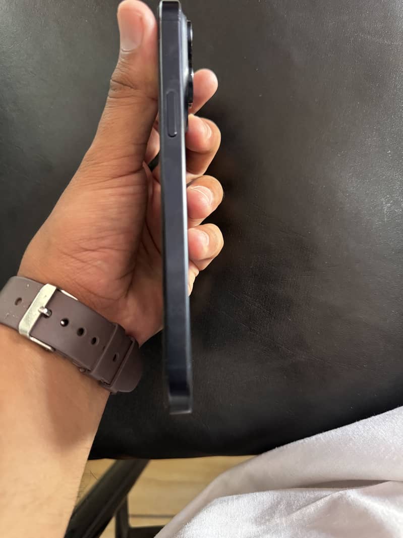 Apple iPhone 15 Pro Max 3