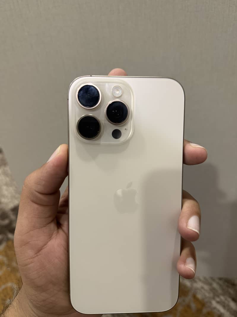 Apple iPhone 16 Pro Max 0