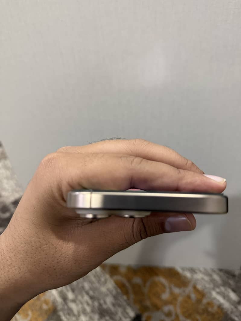 Apple iPhone 16 Pro Max 3