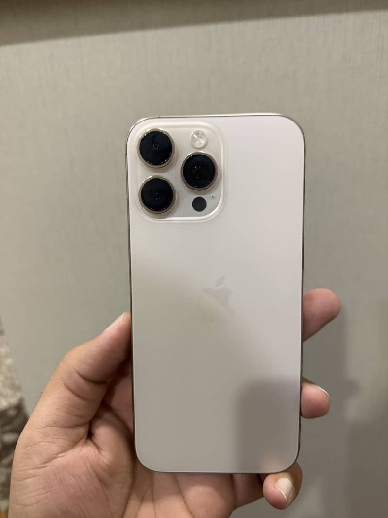 Apple iPhone 16 Pro Max 4