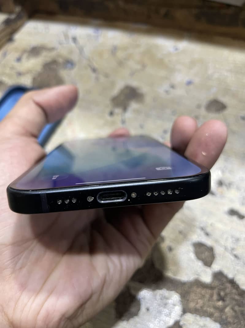 Apple iPhone 15 4