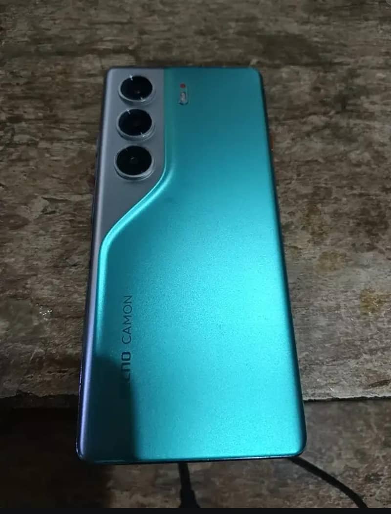 Tecno CAMON 40 Pro 1