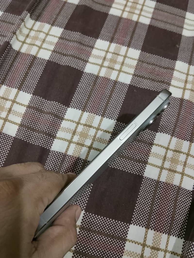 Apple iPhone 15 Pro Max 0