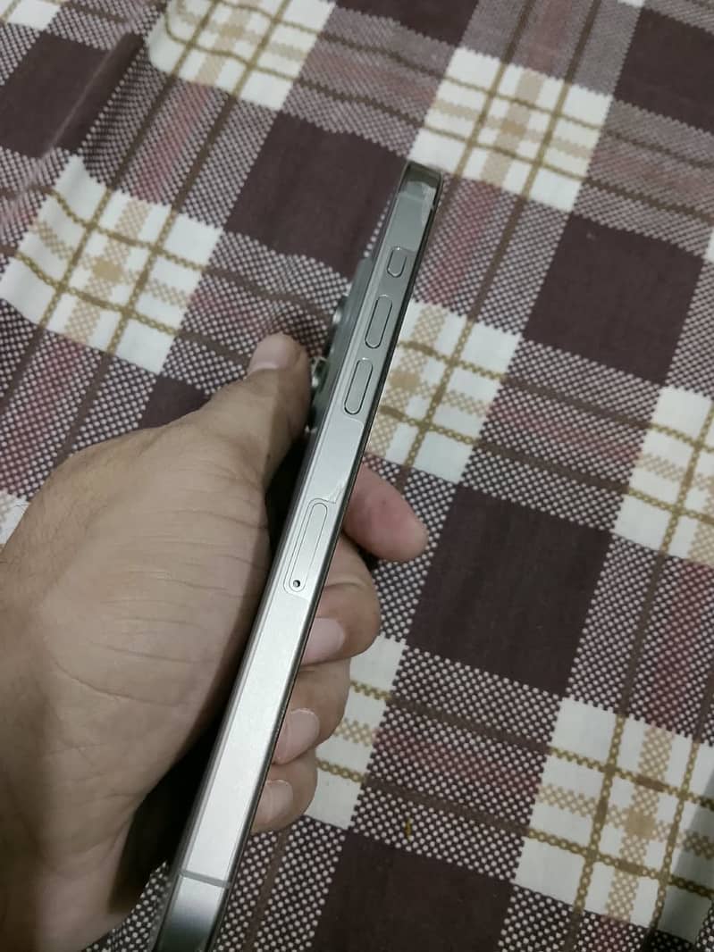 Apple iPhone 15 Pro Max 1