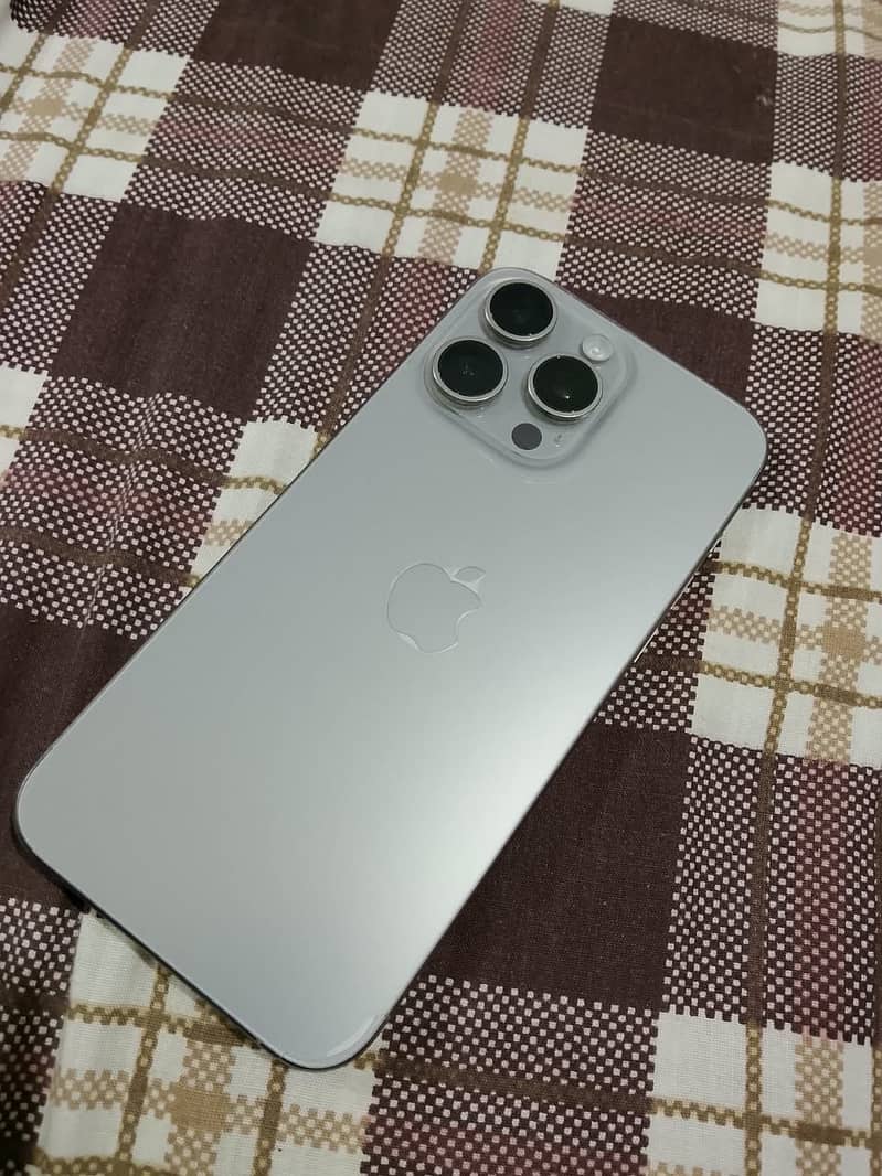 Apple iPhone 15 Pro Max 4