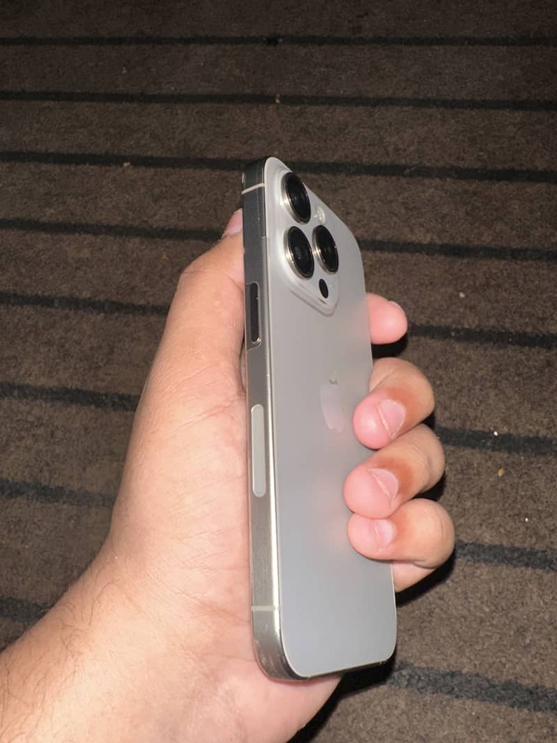 iPhone 15 pro desert titanium 1