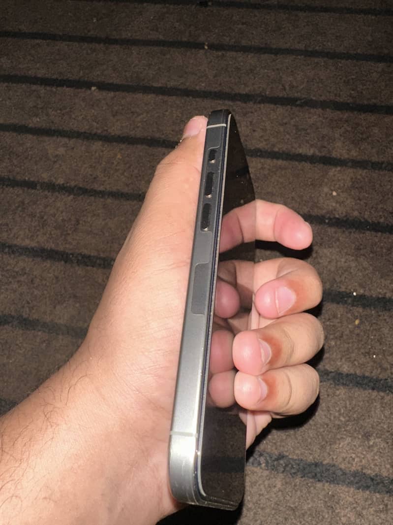 iPhone 15 pro desert titanium 2