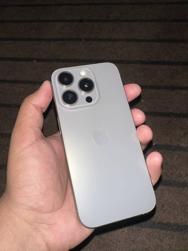 iPhone 15 pro desert titanium 3